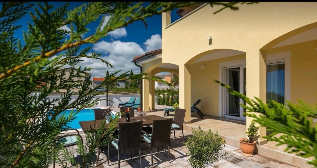 Villa Florami Krnica 0*,  Croatia