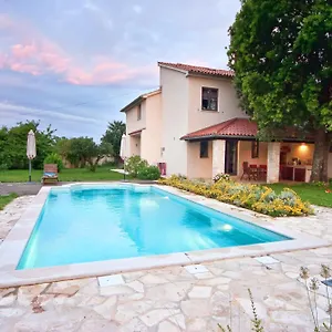 Altra Villa
