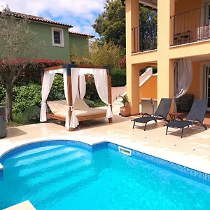 Ari 8+2 Villa